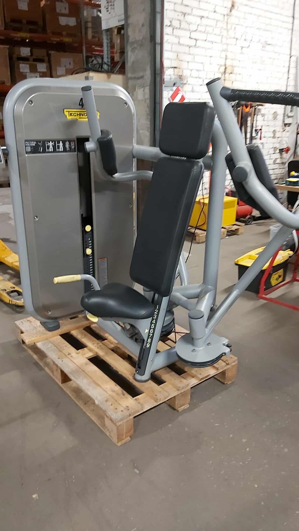 Kasutatud Technogym Selection Pectoral Machine view 4